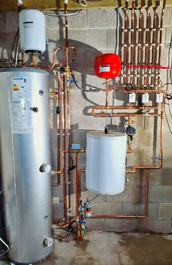 https://plumberpalmyra.com.au/uploads/2025/06/commercial-plumbing-915367.jpg