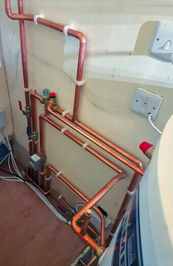 https://plumberpalmyra.com.au/uploads/2025/06/hot-water-301986.jpg